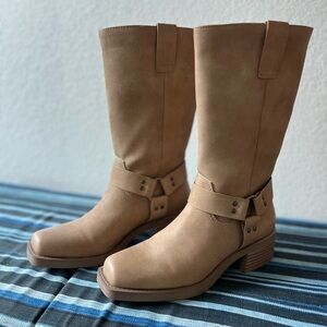 Coconuts by Matisse “Autumn” Boots in Natural. Women’s Size 7.